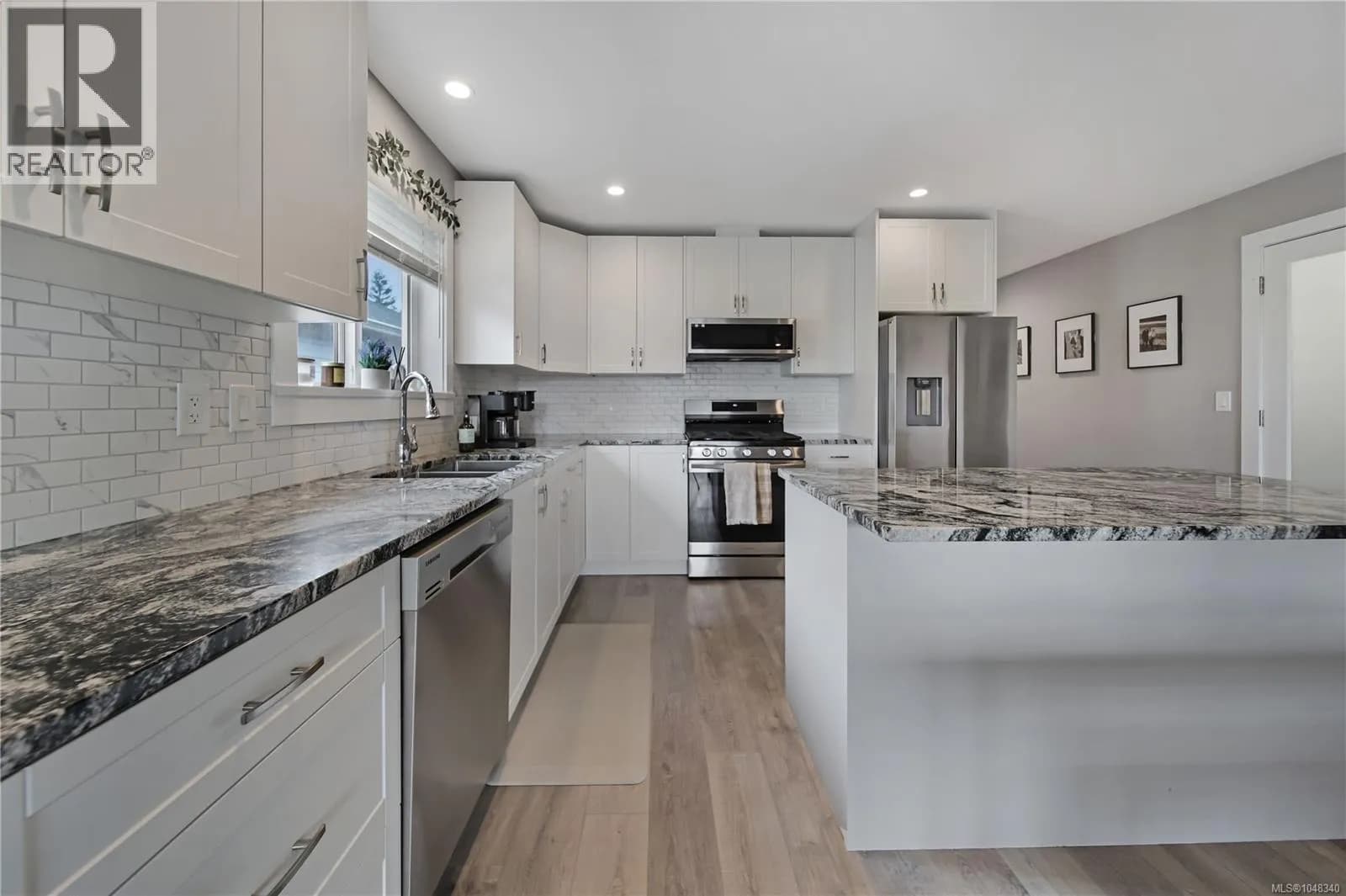 4453 9th Ave — photo 4 of 21