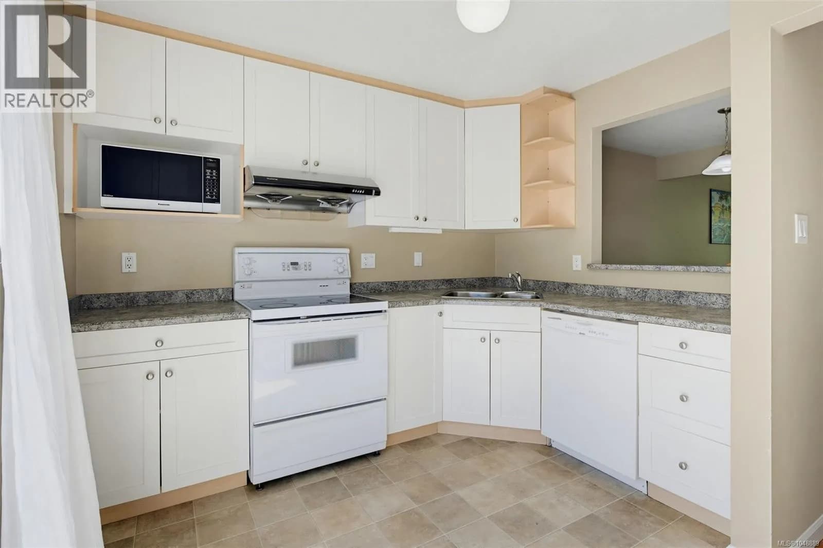 59 3987 Gordon Head Rd — photo 3 of 41