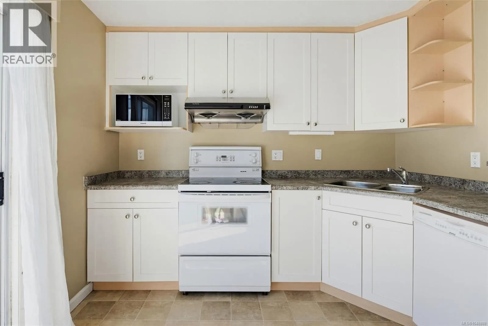 59 3987 Gordon Head Rd — photo 4 of 41