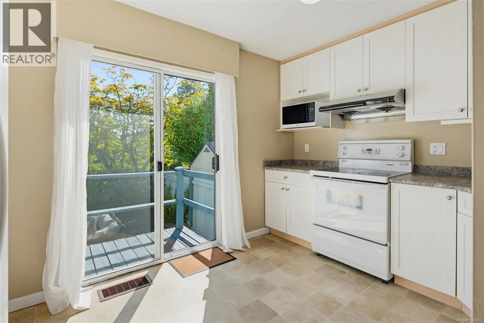 59 3987 Gordon Head Rd — photo 5 of 41