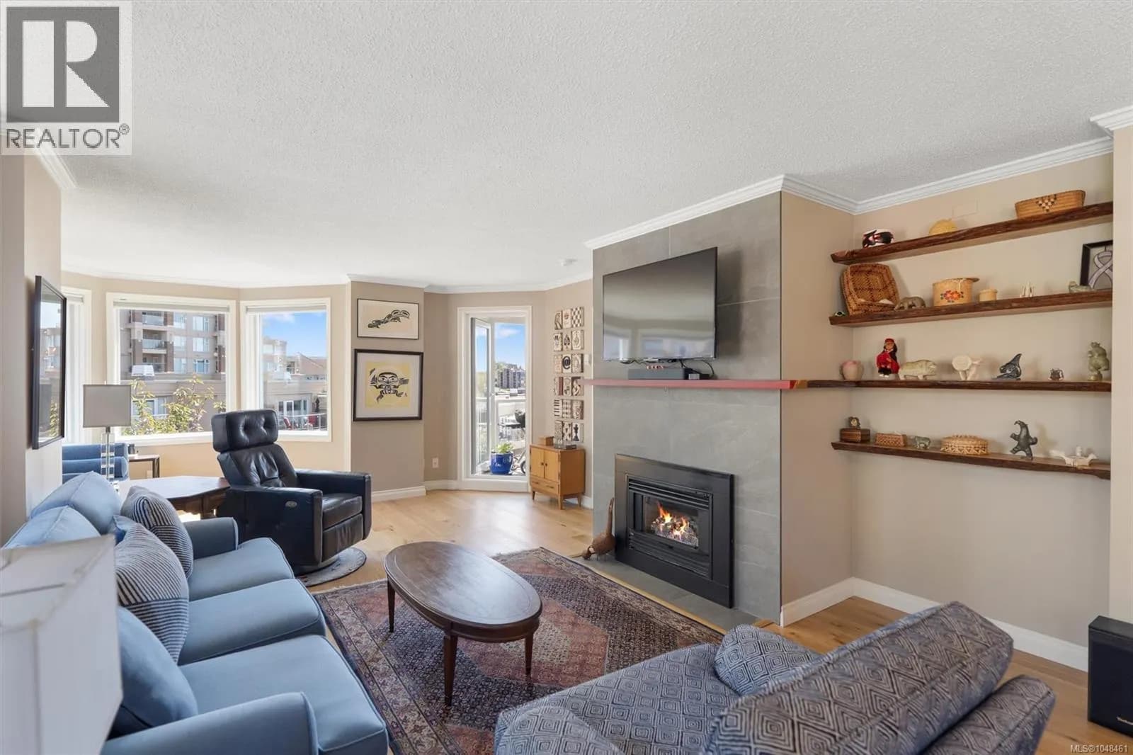 318 10 Paul Kane Pl — photo 2 of 26