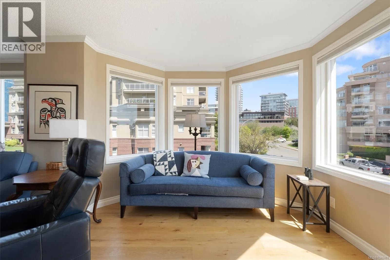 318 10 Paul Kane Pl — photo 3 of 26