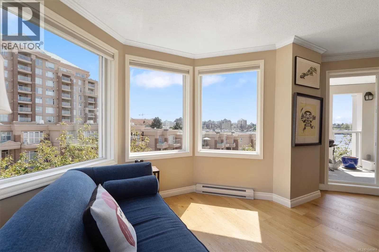 318 10 Paul Kane Pl — photo 4 of 26