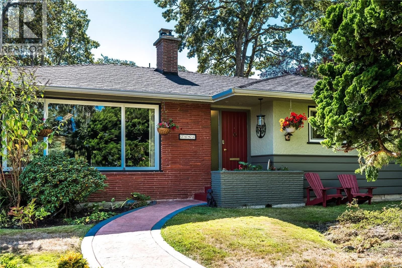 2083 Renfrew Rd — photo 3 of 34