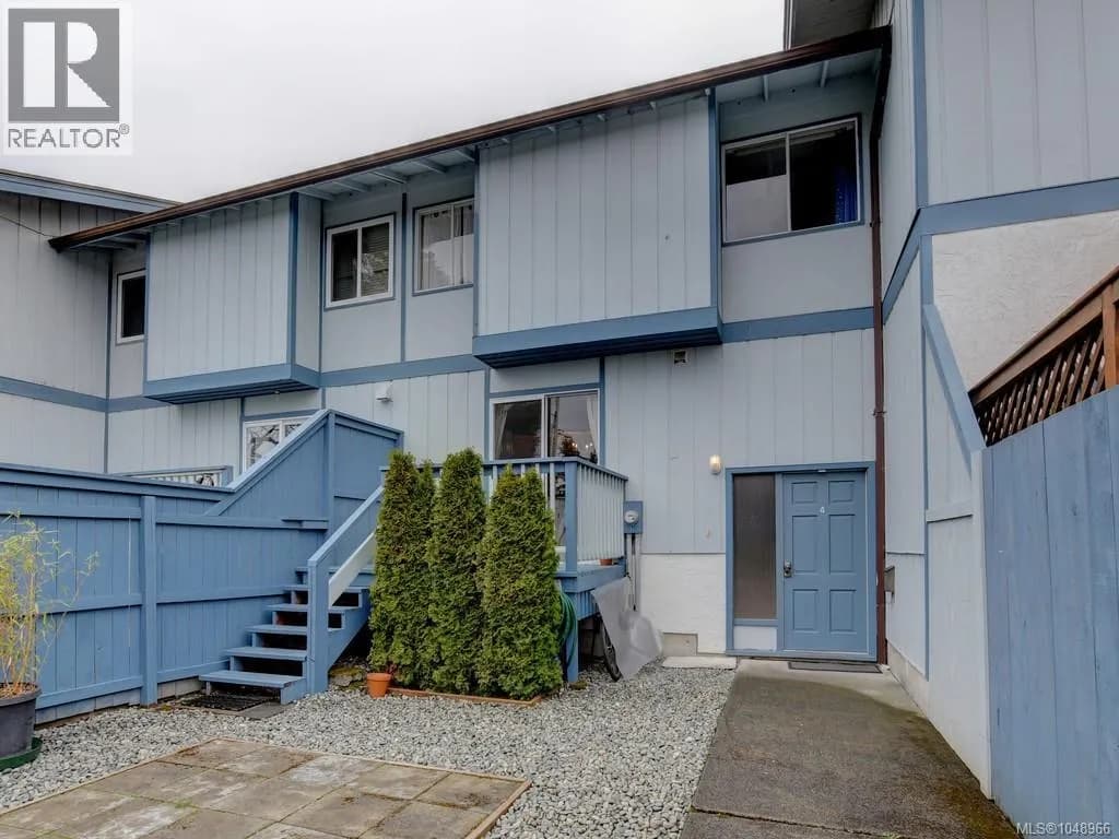4 3987 Gordon Head Rd
