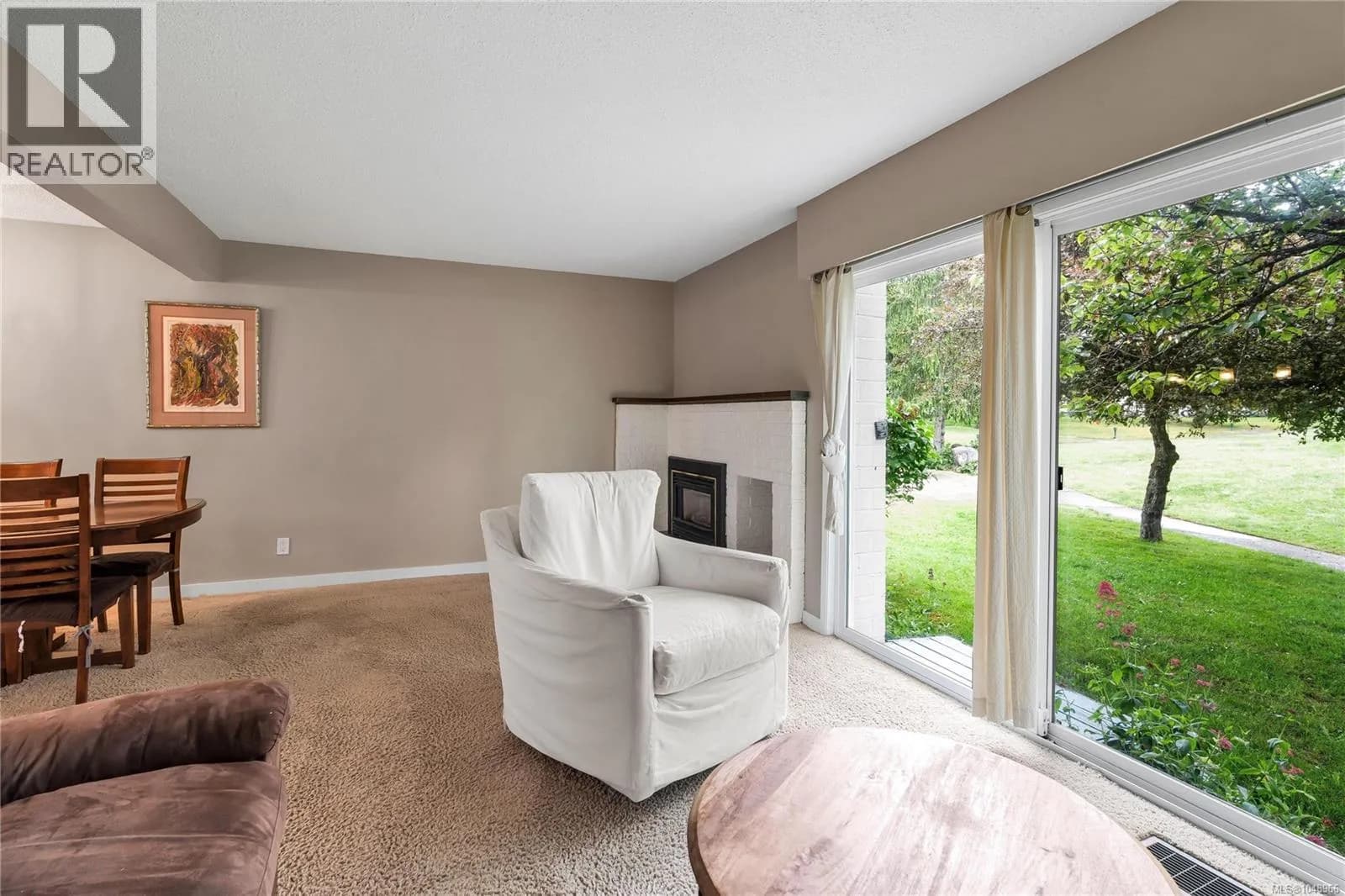 4 3987 Gordon Head Rd — photo 5 of 41