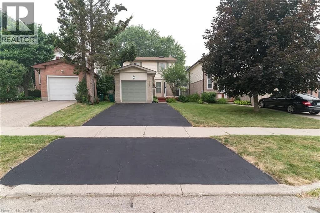 543 DRUMMERHILL Crescent — photo 3 of 35