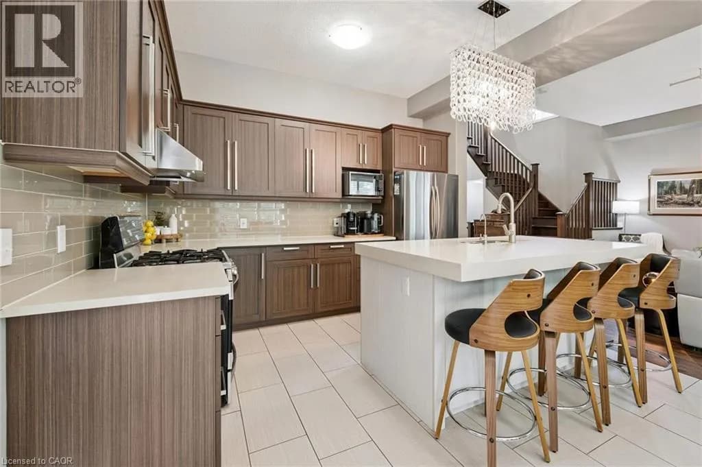 196 MAPLE BUSH Drive — photo 4 of 26