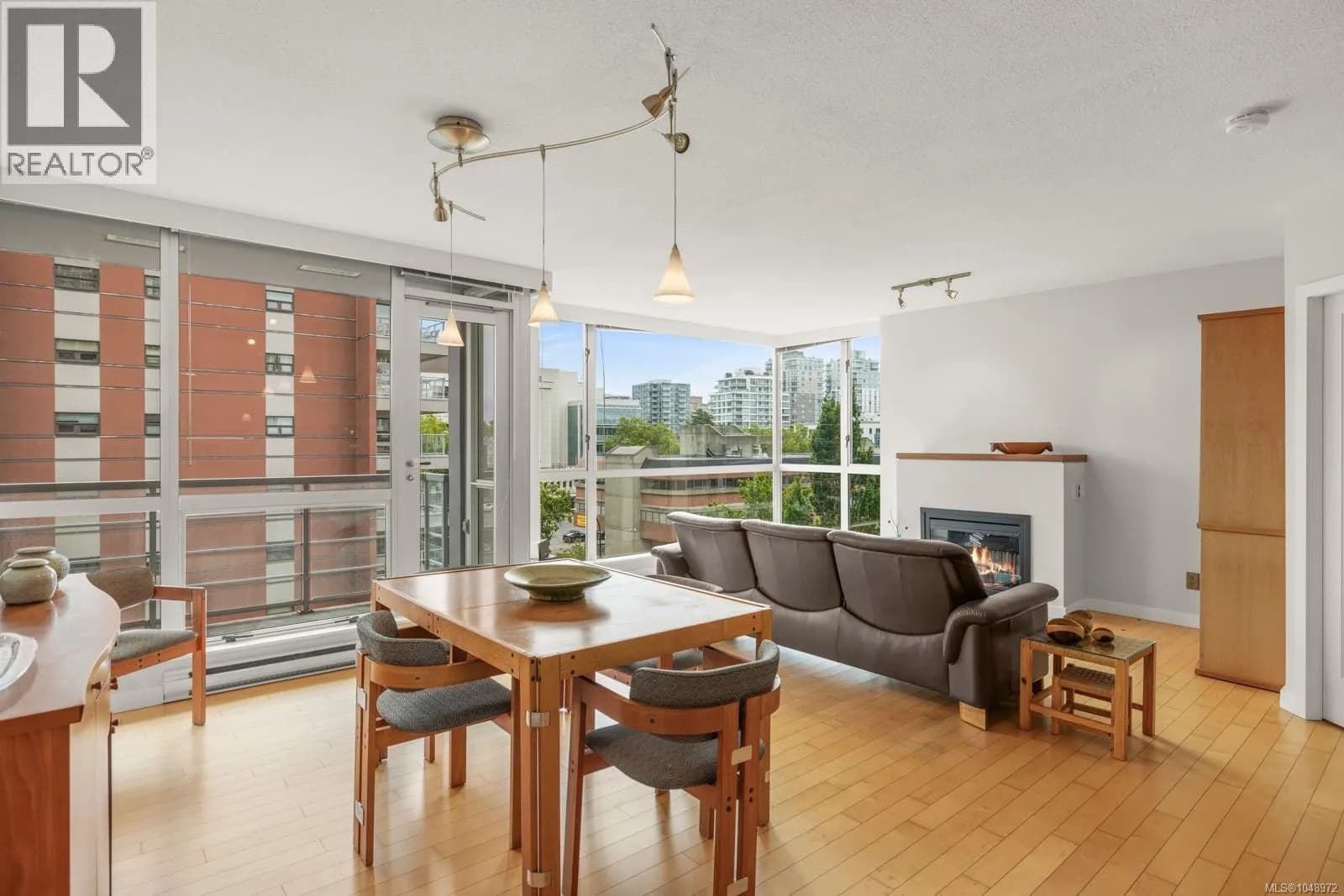 605 732 Cormorant St — photo 3 of 37