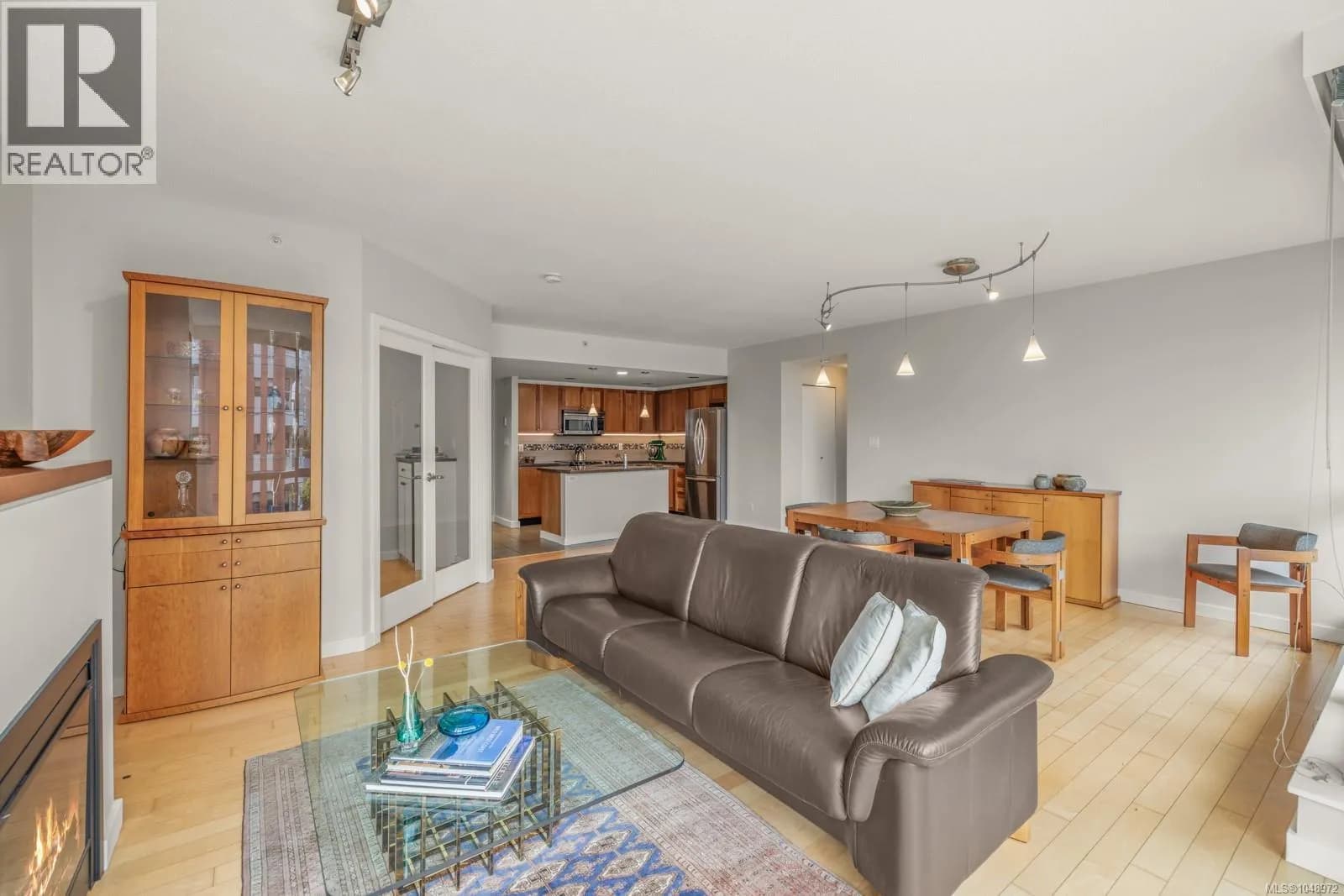 605 732 Cormorant St — photo 5 of 37