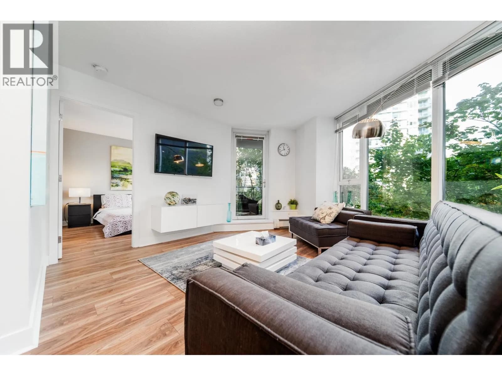 301 689 ABBOTT STREET — photo 4 of 35
