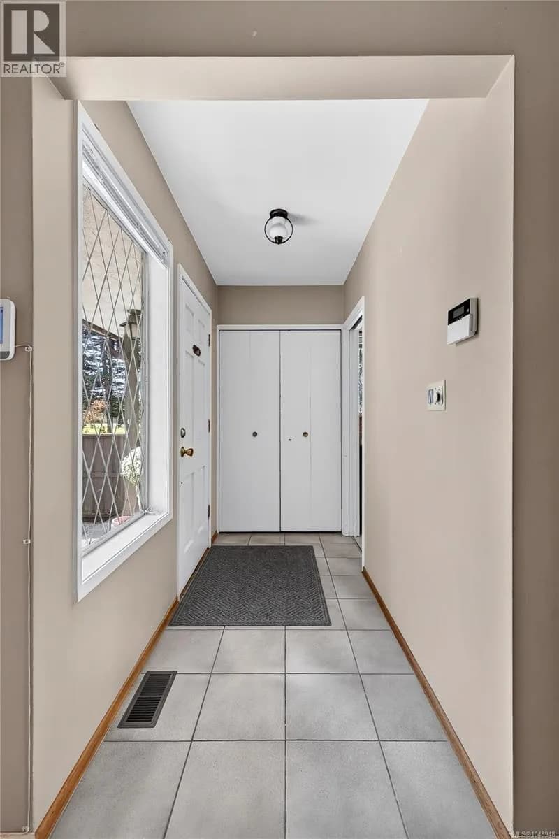 2214 McCoy Rd — photo 4 of 37