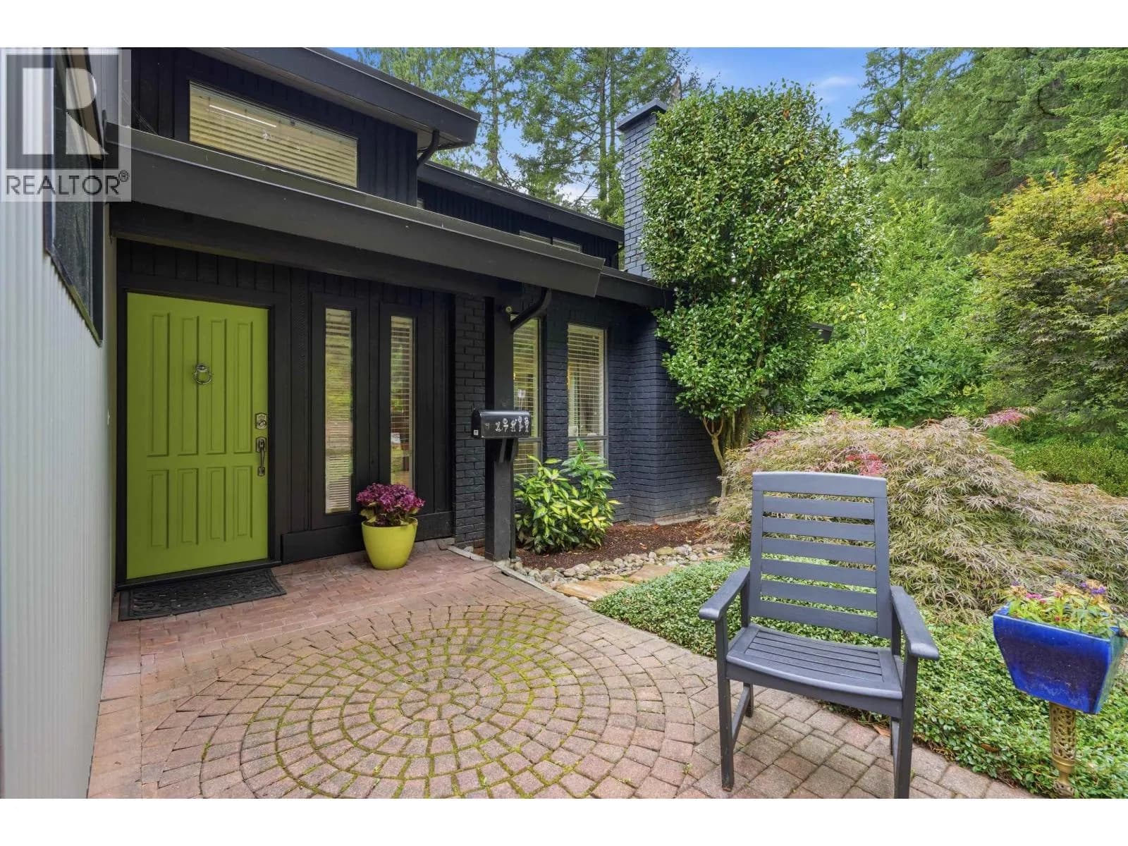 2261 HILL DRIVE — photo 3 of 40