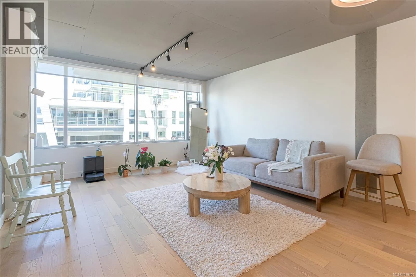 205 989 Johnson St — photo 5 of 25