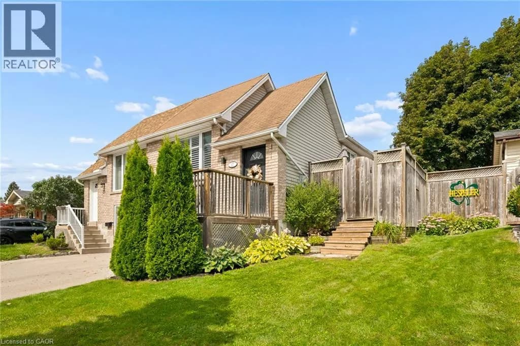 27 NICKOLAS Crescent — photo 3 of 39