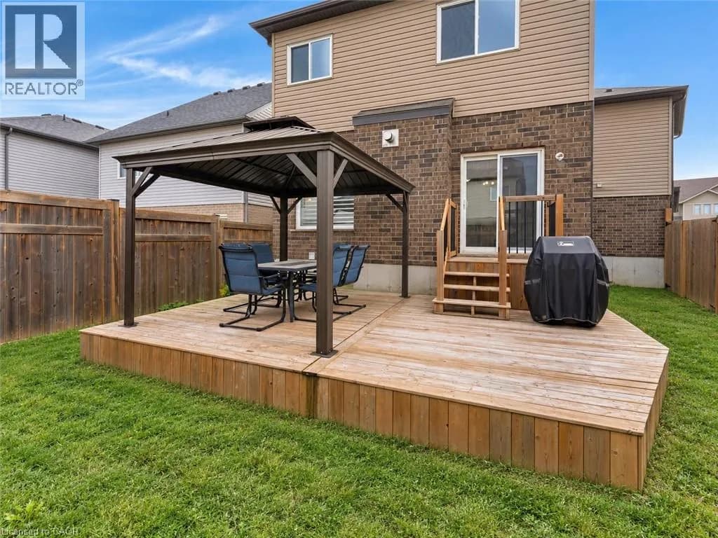 278 THOMAS SLEE Drive — photo 4 of 28