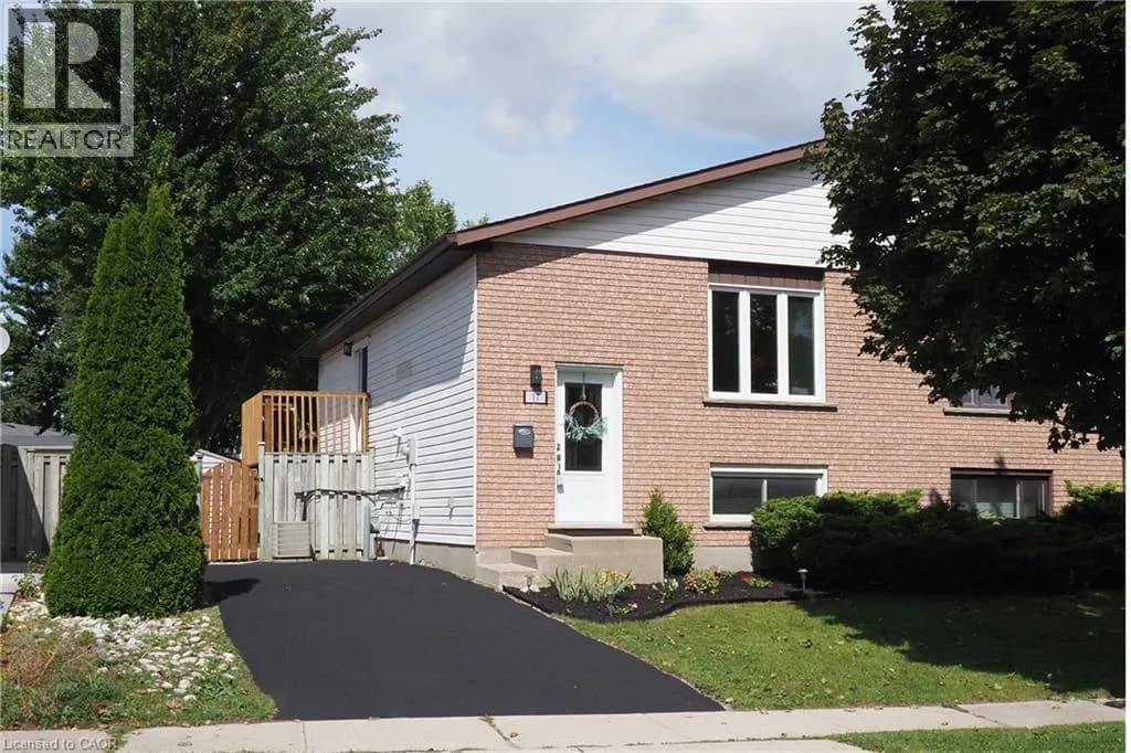 17 DYER Court