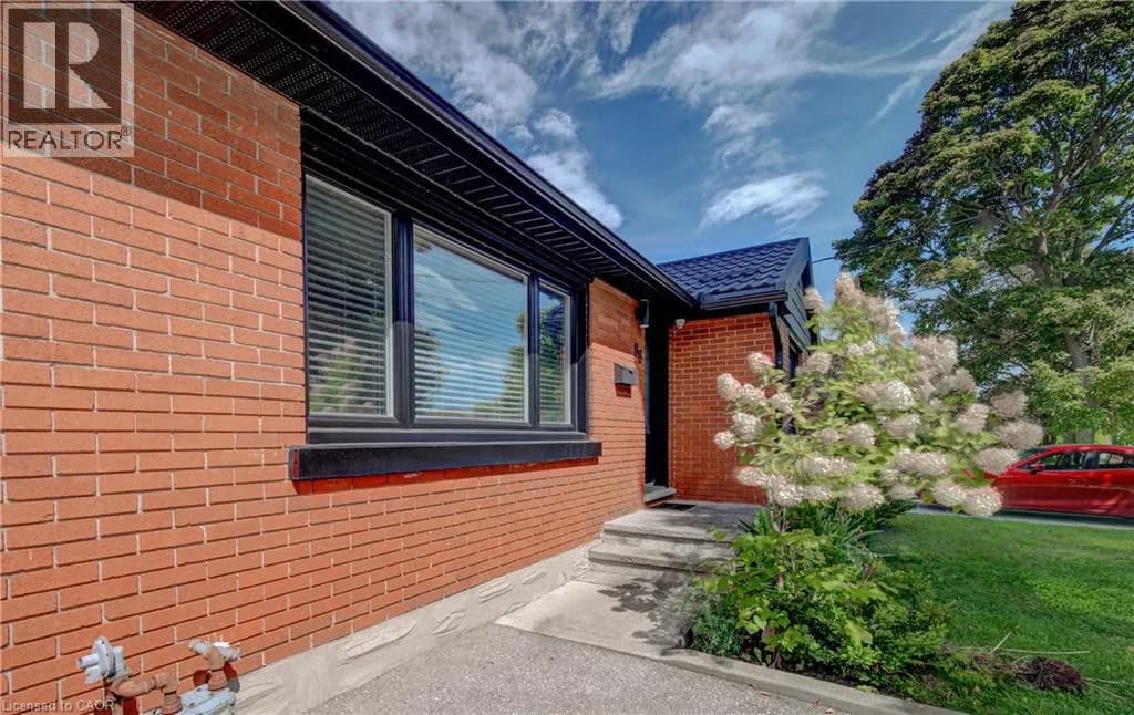 88 GLENVIEW Avenue — photo 3 of 44