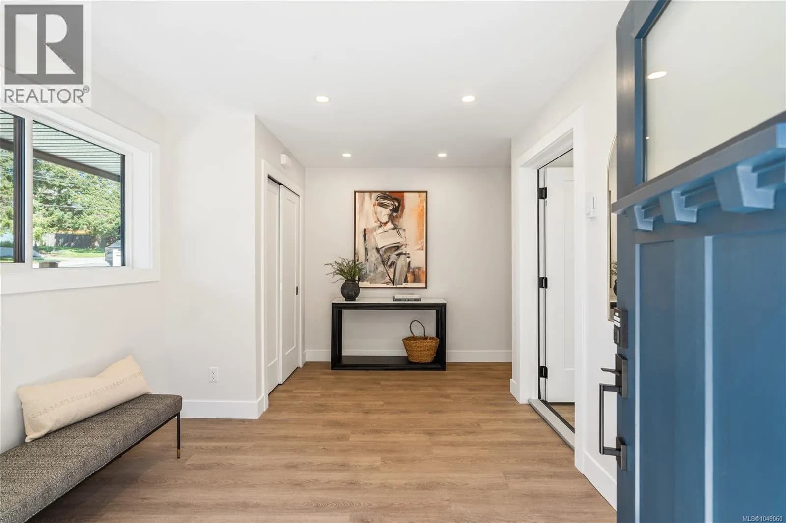 2 921 Dale St — photo 5 of 37