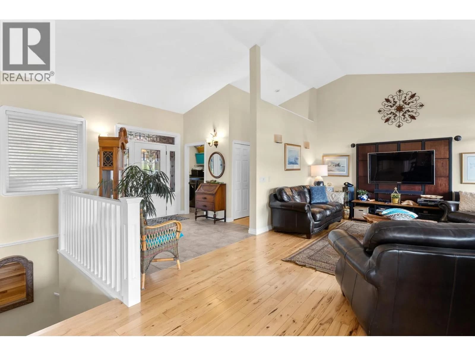 6447 Renfrew Road — photo 4 of 72