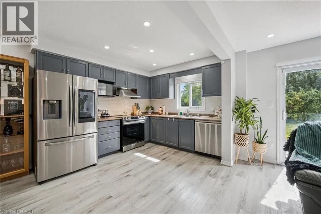 81 WINDALE Crescent — photo 5 of 25