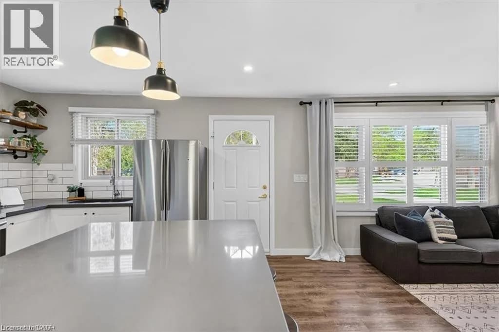 35 WEICHEL Street — photo 4 of 43