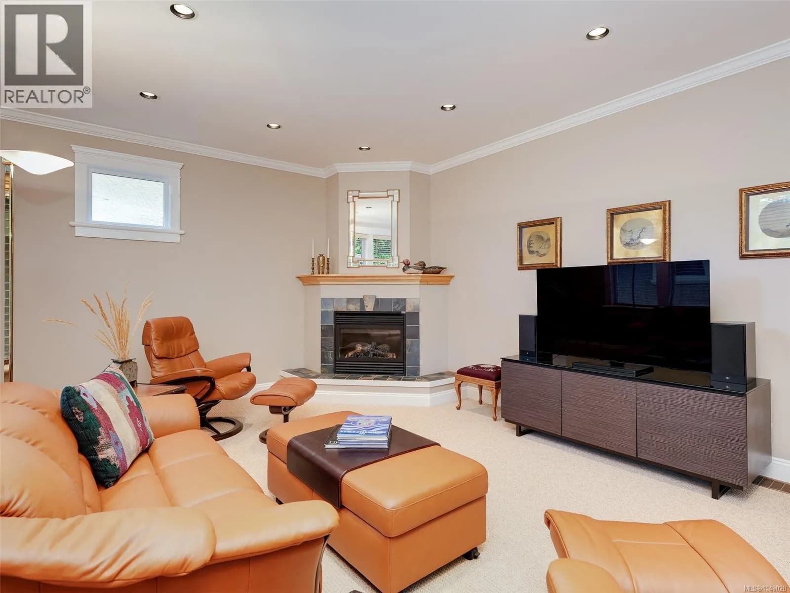 2286 Hazelton Pl — photo 2 of 37