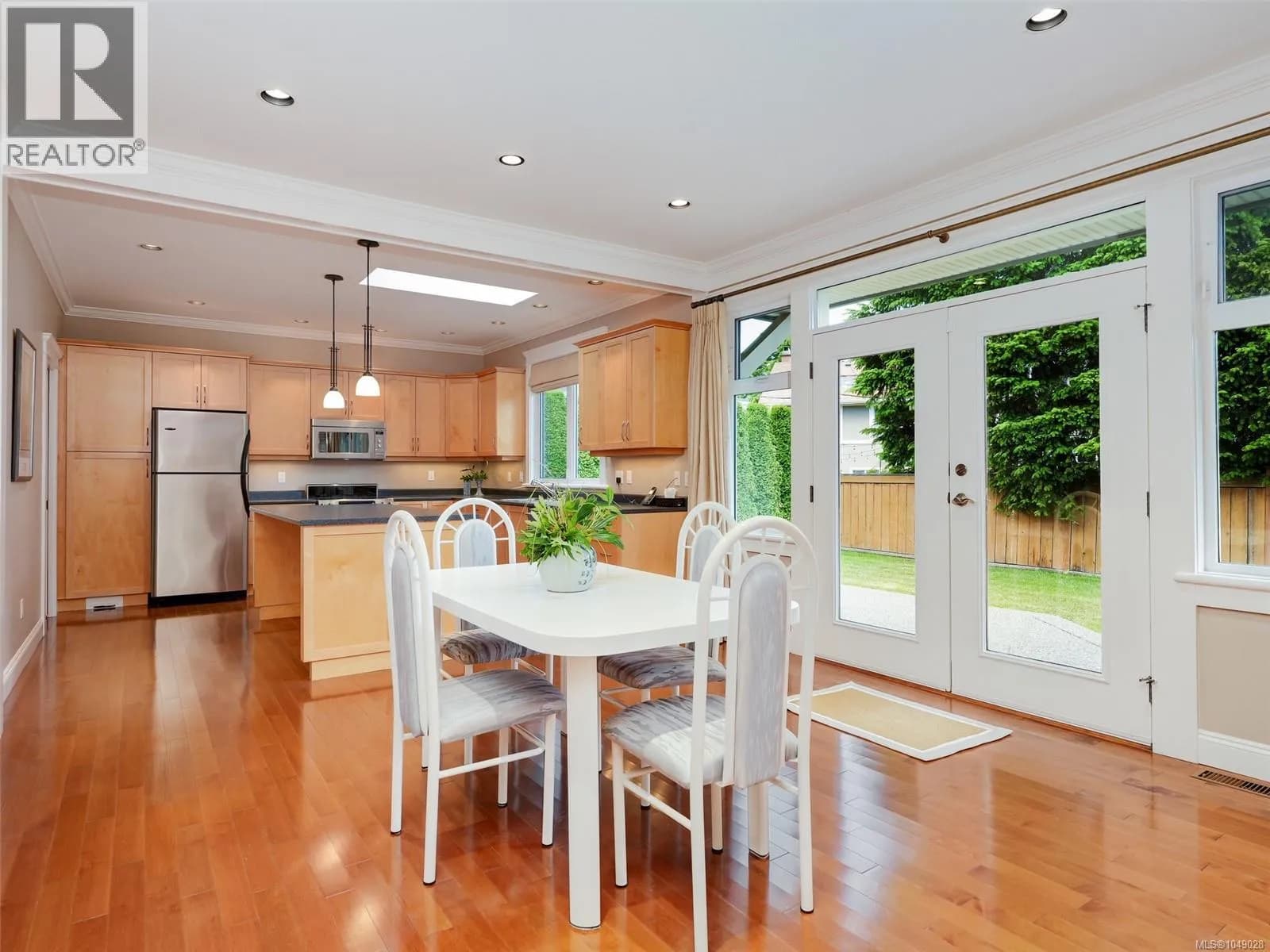 2286 Hazelton Pl — photo 3 of 37