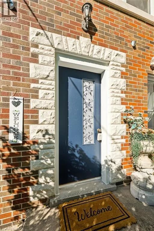 786 STIRLING Avenue S — photo 3 of 25