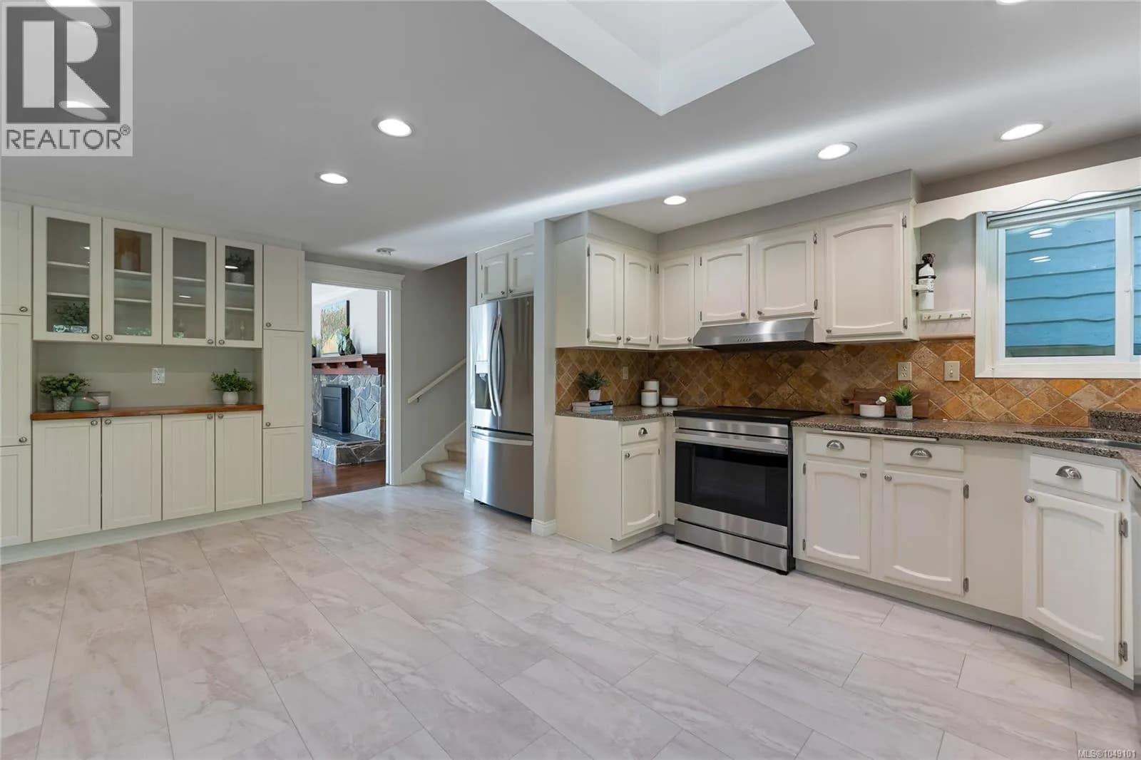 4052 Ebony Pl — photo 5 of 44