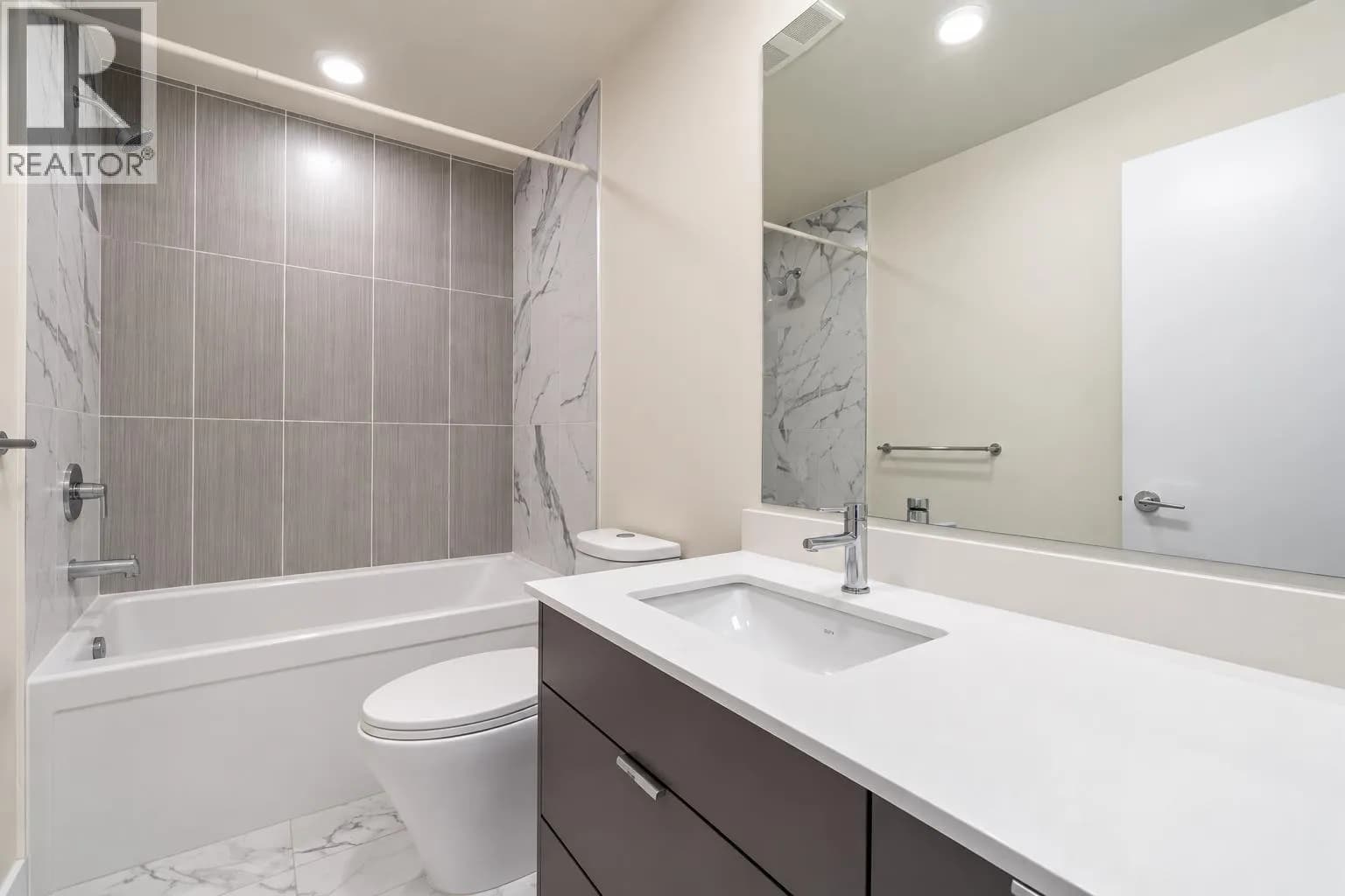 328 1792 STARLING DRIVE — photo 4 of 20