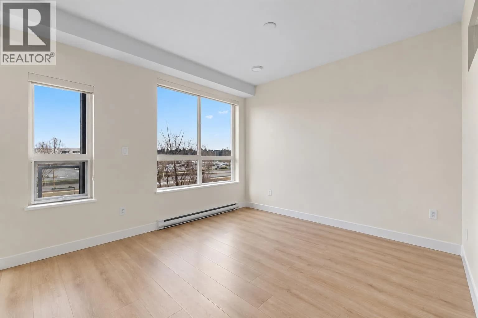 328 1792 STARLING DRIVE — photo 5 of 20