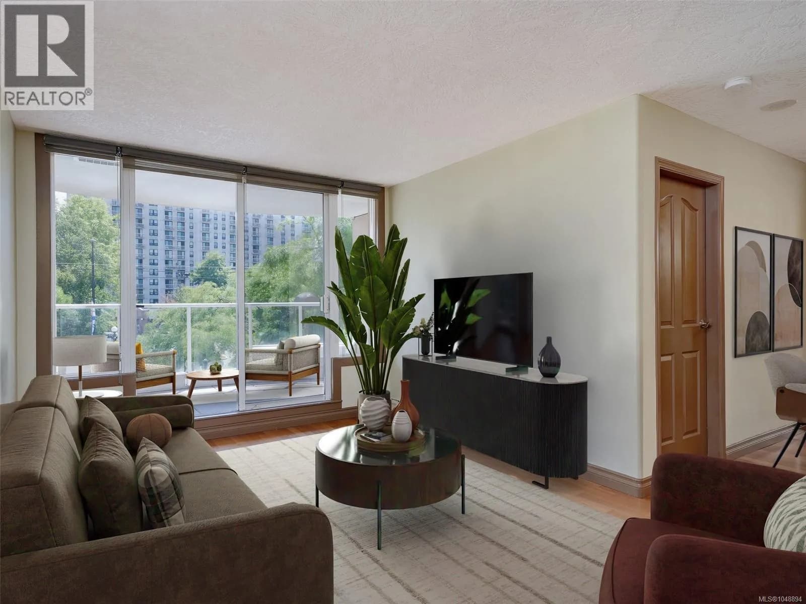 205 930 Yates St — photo 3 of 28