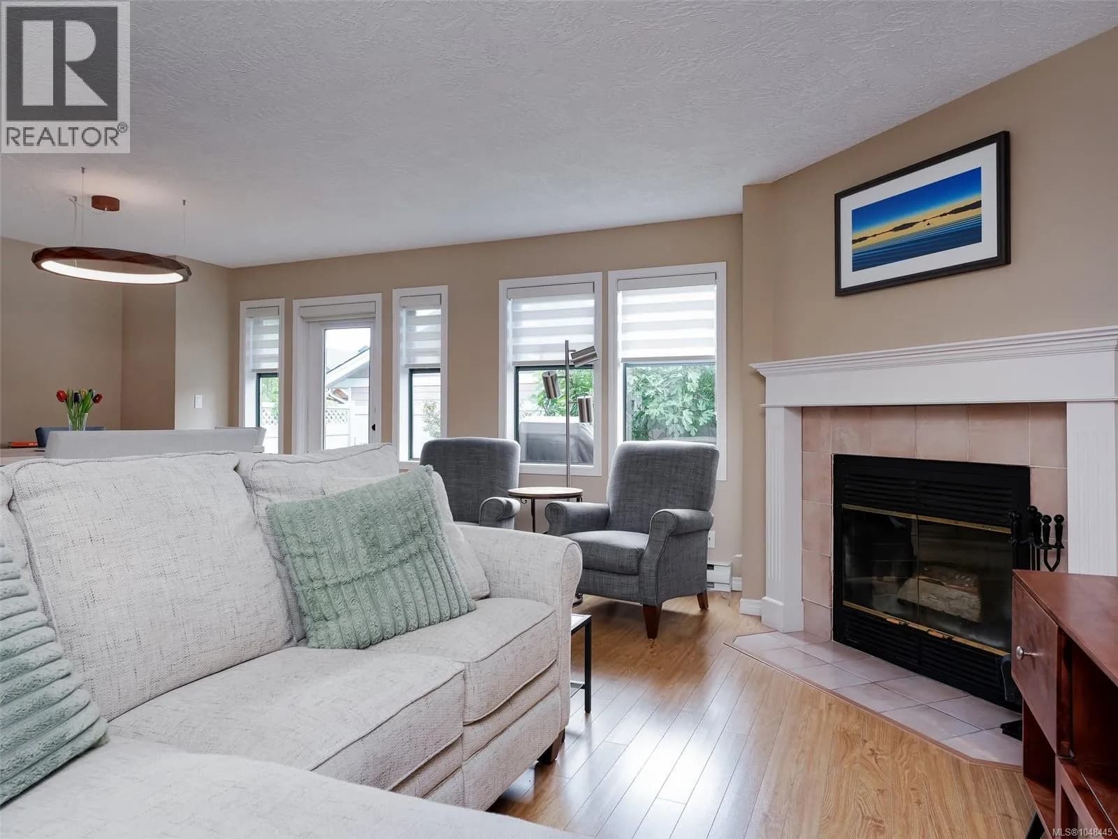 12 240 Burnside Rd E — photo 2 of 30