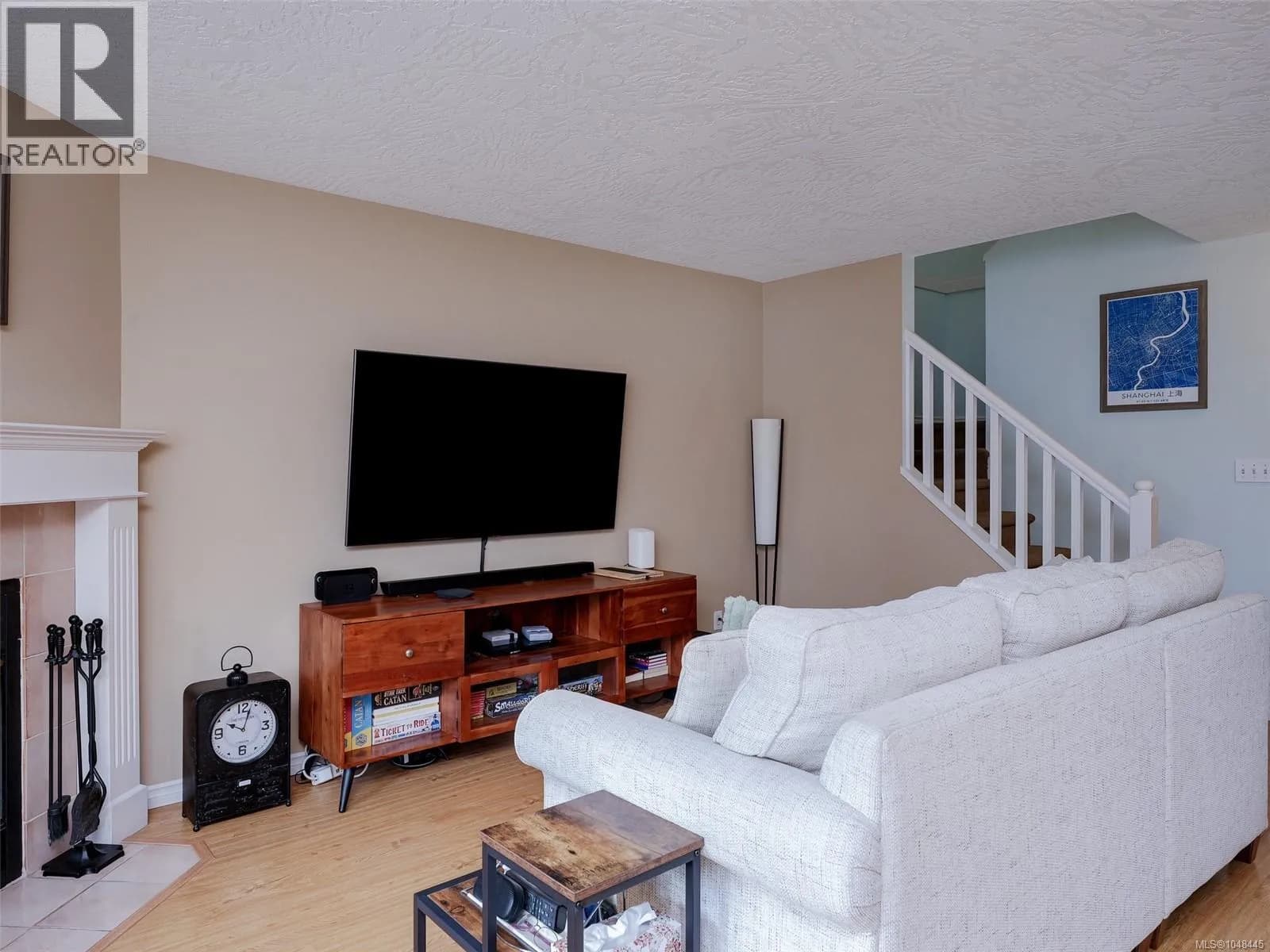12 240 Burnside Rd E — photo 5 of 30