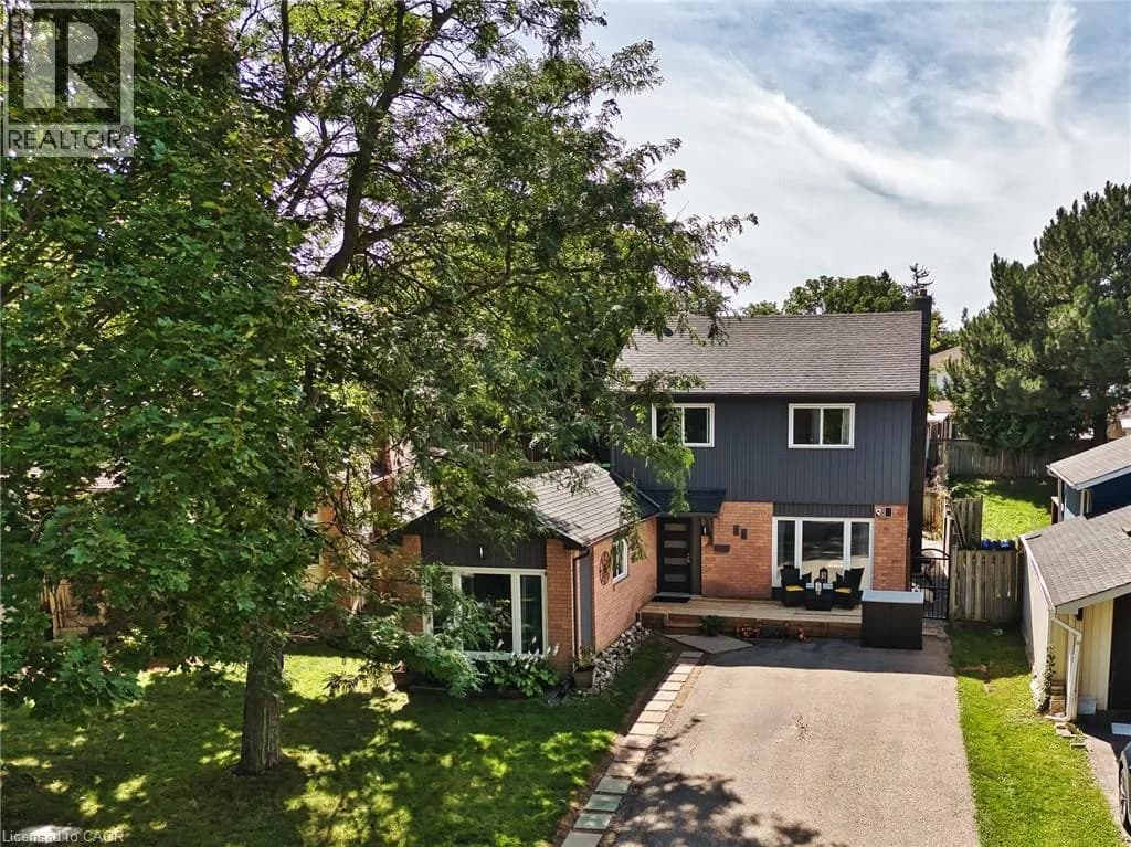 36 ANGELA Crescent — photo 3 of 40