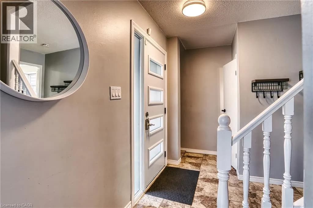 36 ANGELA Crescent — photo 4 of 40