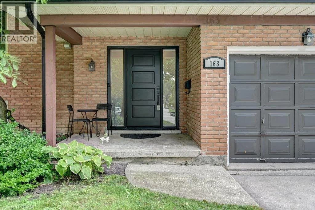 163 CHELFORD Crescent — photo 2 of 39