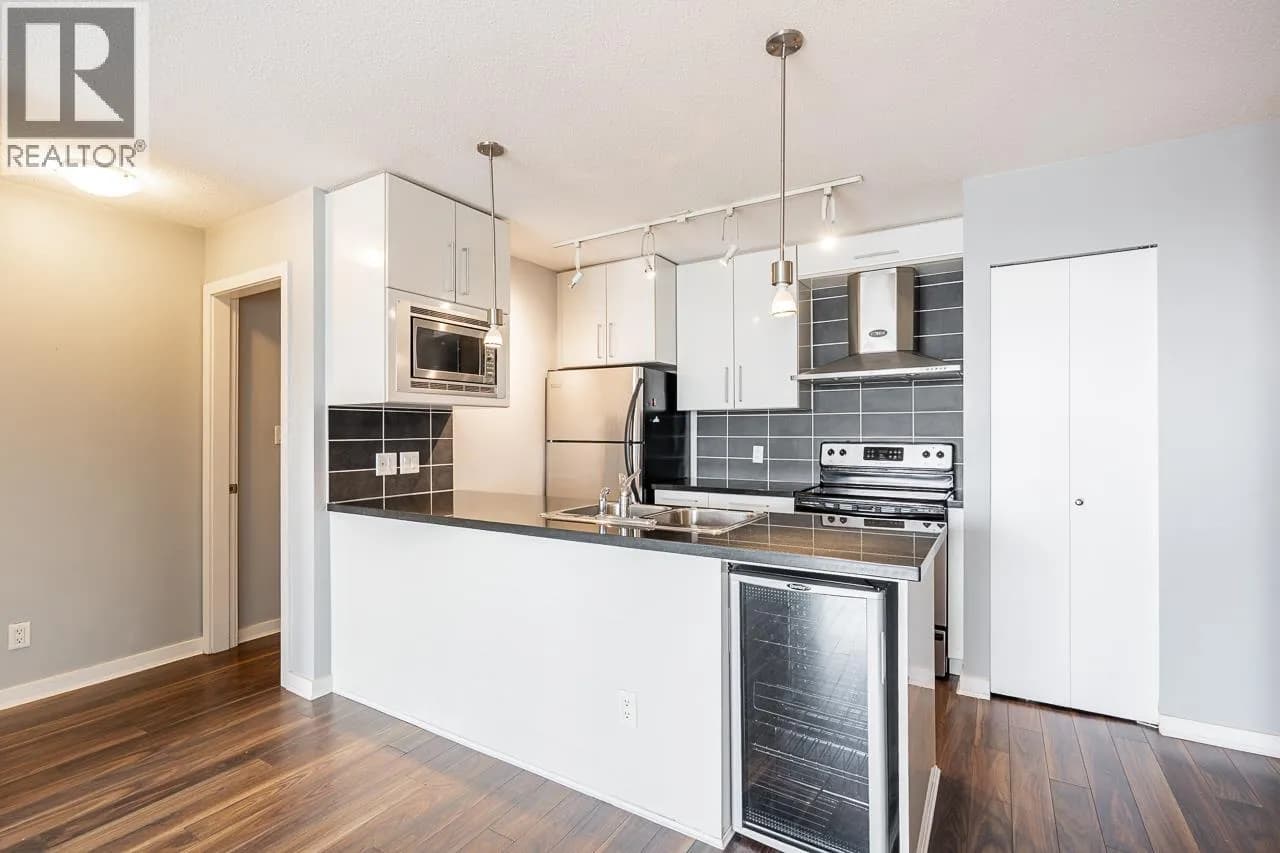 1203 689 ABBOTT STREET — photo 4 of 39