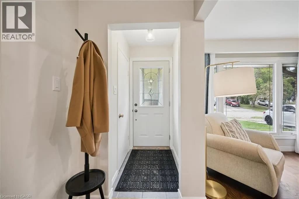 37 SHADELAND Crescent — photo 3 of 38