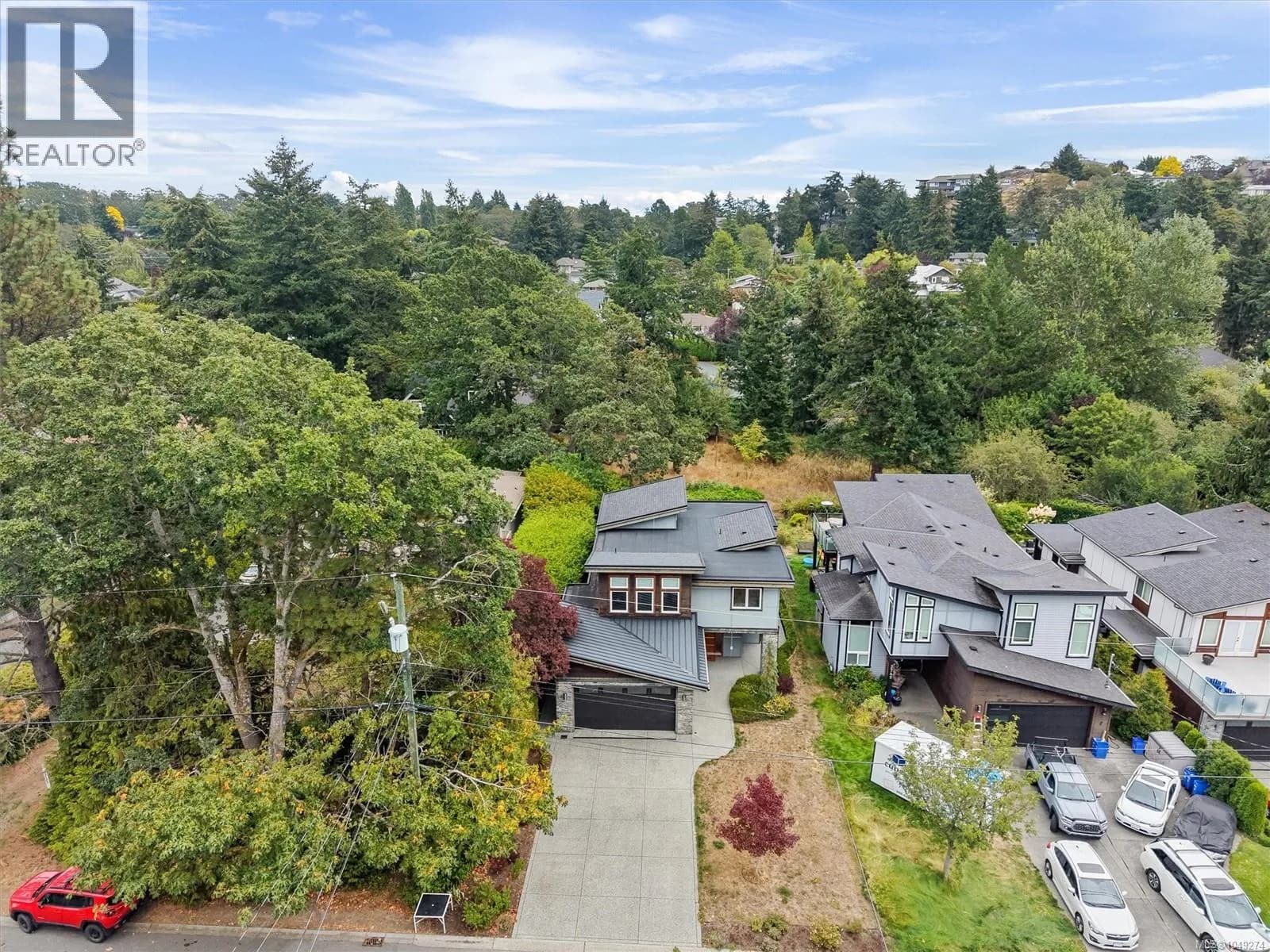 3749 Ascot Dr — photo 4 of 54