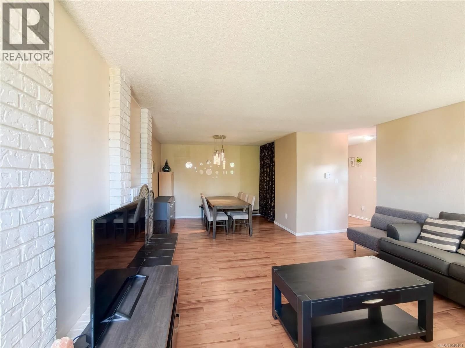 8 3060 Harriet Rd — photo 4 of 38