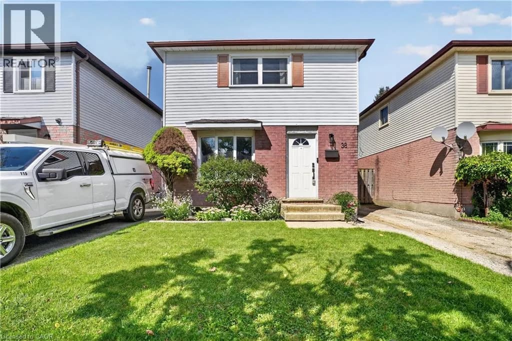 38 MEADOW WOODS Crescent — photo 2 of 50