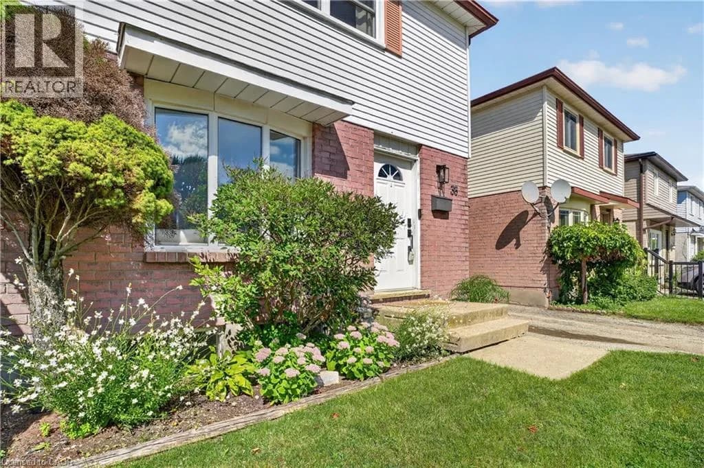 38 MEADOW WOODS Crescent — photo 3 of 50