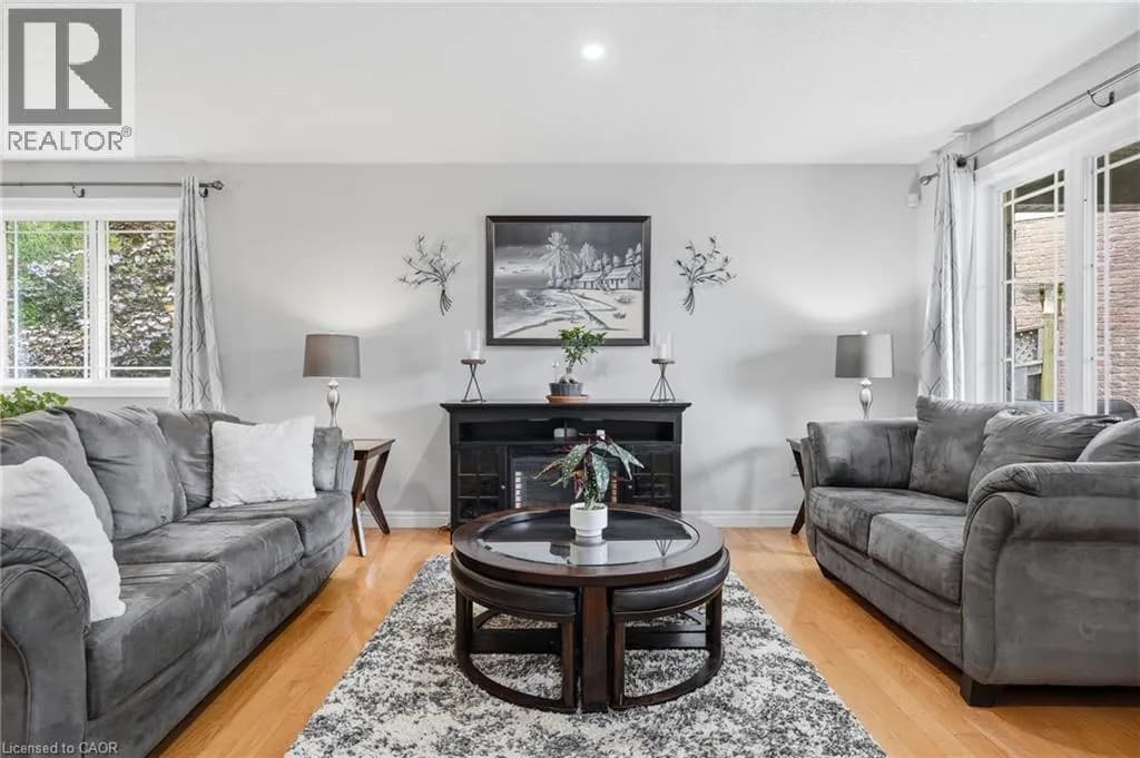 125 LANGLAW Drive — photo 4 of 39