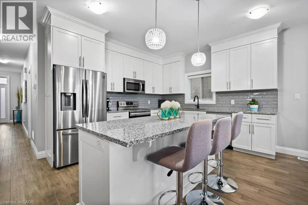 904 CHAPEL HILL Court — photo 4 of 41