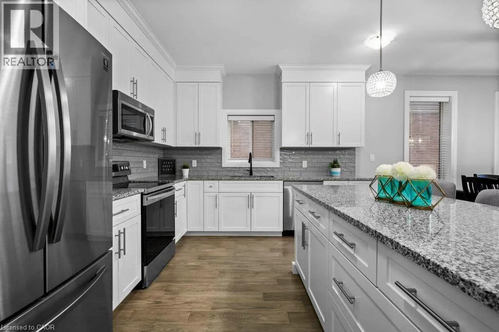 904 CHAPEL HILL Court — photo 5 of 41