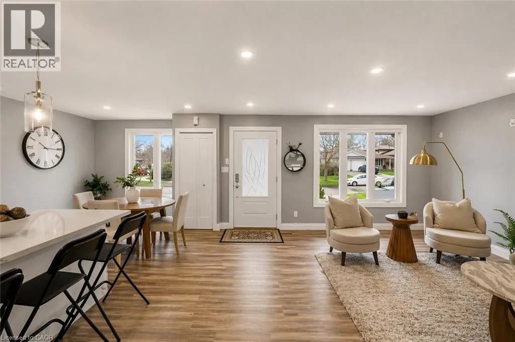 86 CARLYLE Drive — photo 4 of 27