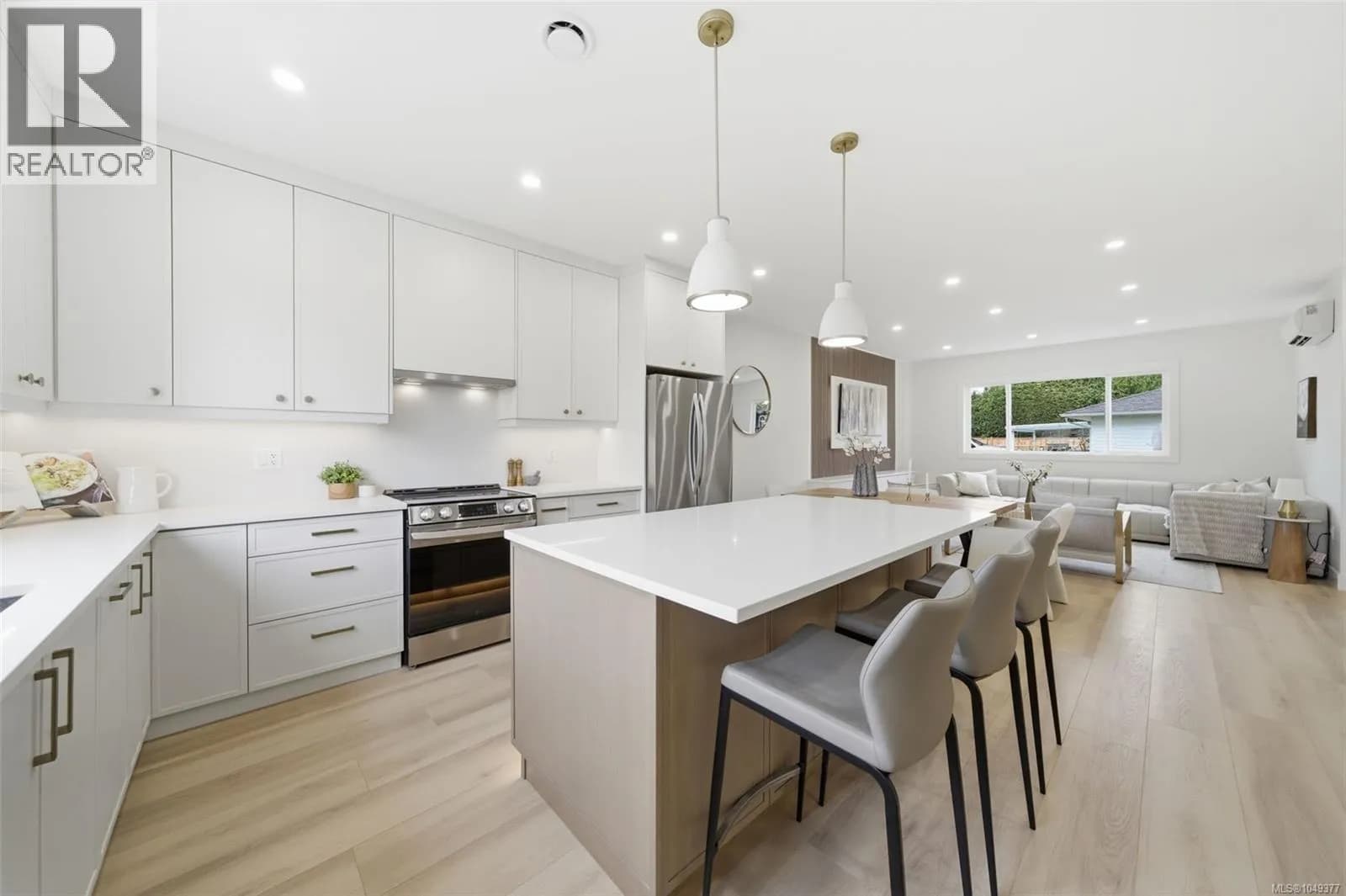 1 621 Broadway St — photo 4 of 25