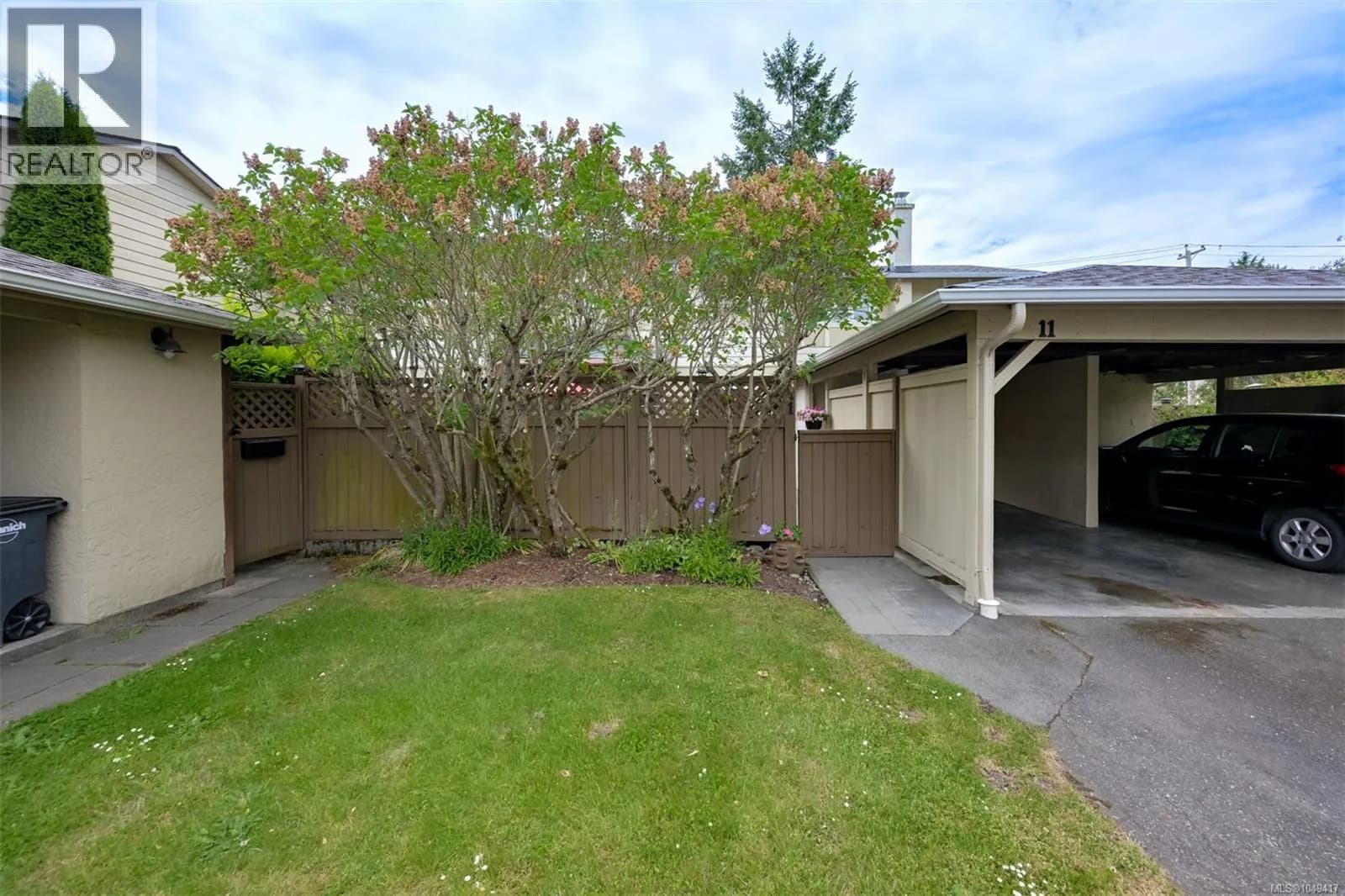 11 3981 Nelthorpe St — photo 3 of 52
